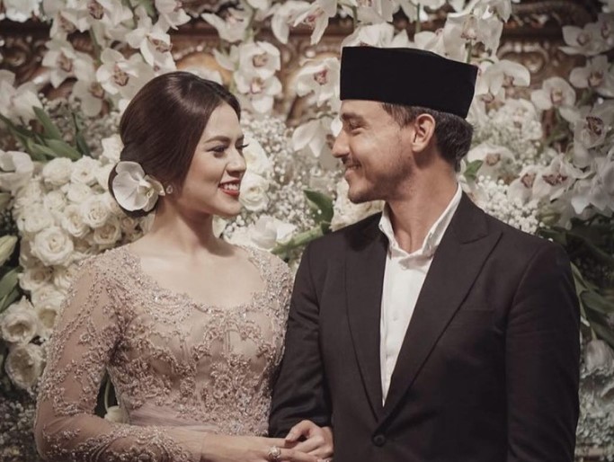 Pakaian Adat Suku Sunda Untuk Menghadiri Acara Penting