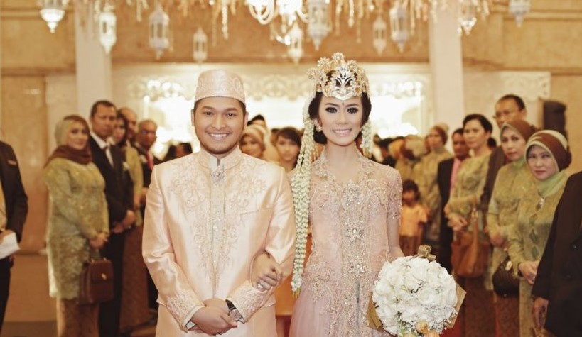 Pakaian Adat Suku Sunda Untuk Upacara Pernikahan