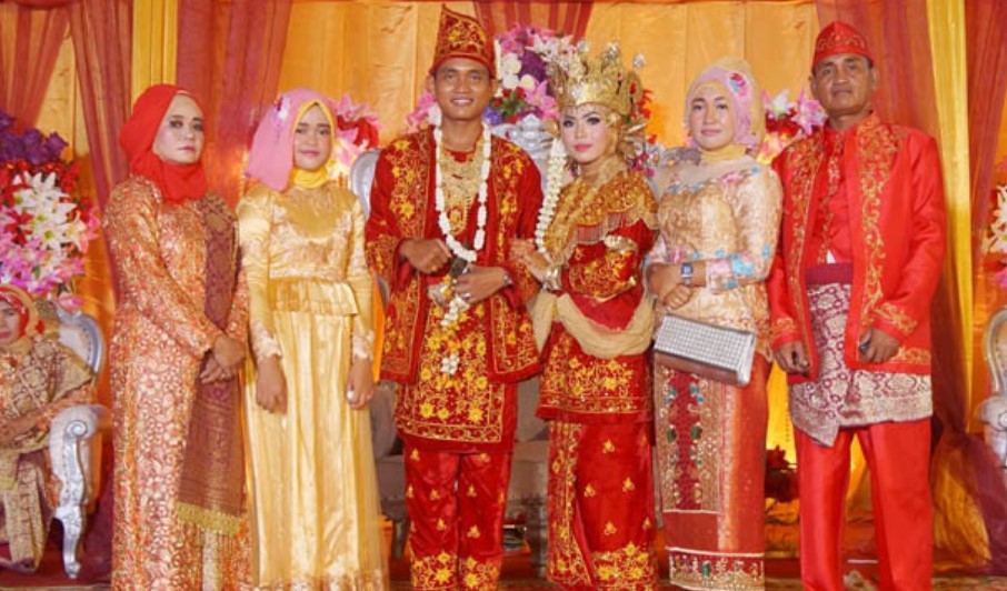 Pakaian Adat Wanita Jambi Tradisional