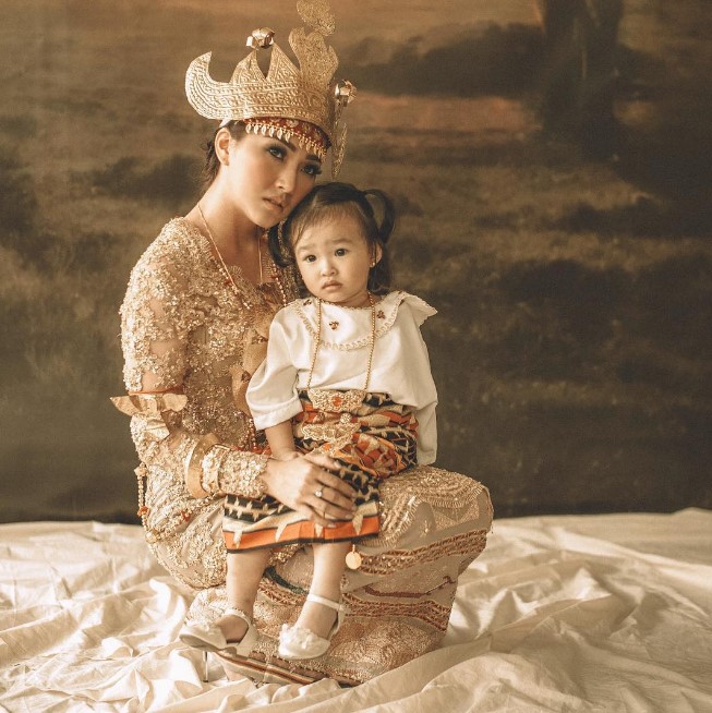 Pakaian Adat Wanita Lampung Modern