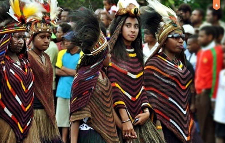 Pakaian Sali Khas Adat Papua Tradisional