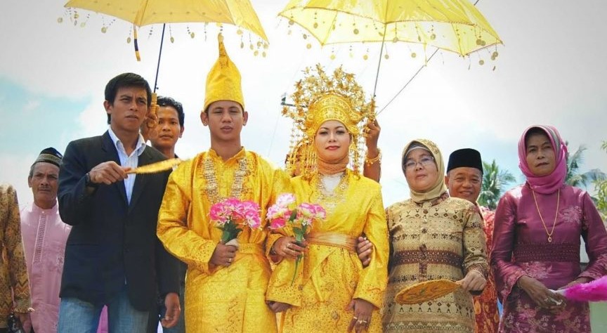 Sejarah Pakaian Adat Riau yang Perlu Kamu Ketahui