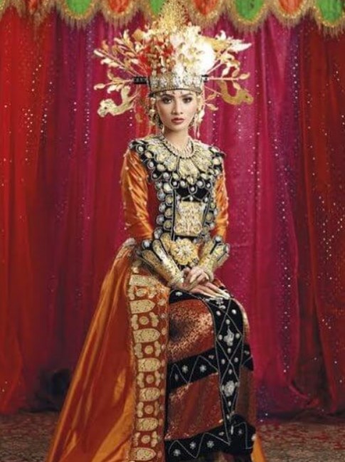 Baju Adat Gorontalo Wanita