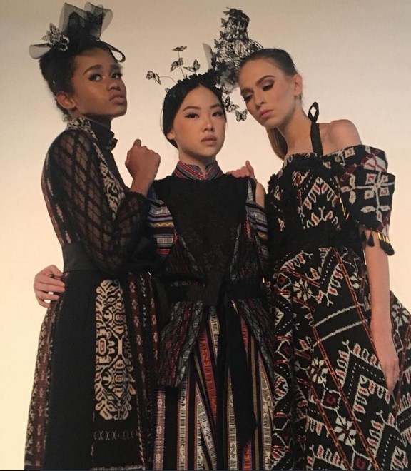 Baju Adat NTT Modern Populer Wanita