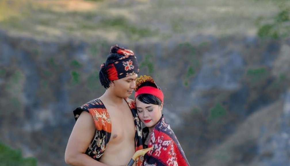 Baju Adat NTT Suku Rote