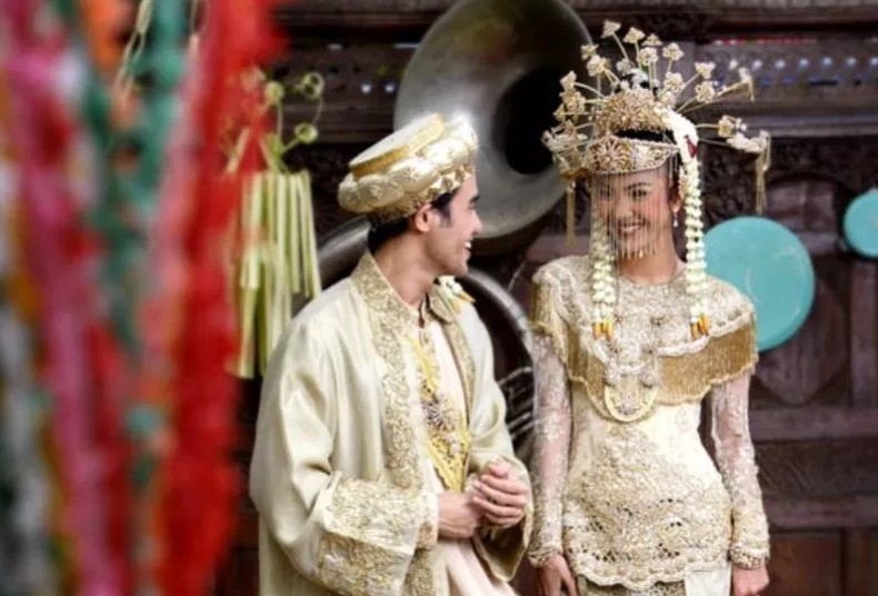 Baju Adat Pengantin Jakarta Modern Tradisional