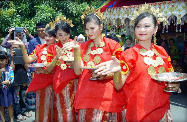 Baju Adat Sulawesi Anak untuk Tarian