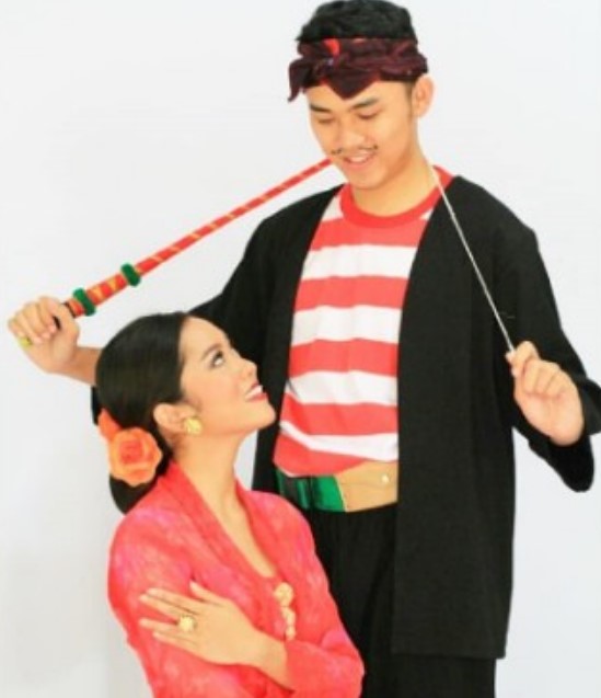 Jenis Baju Adat Madura Pria dan Wanita