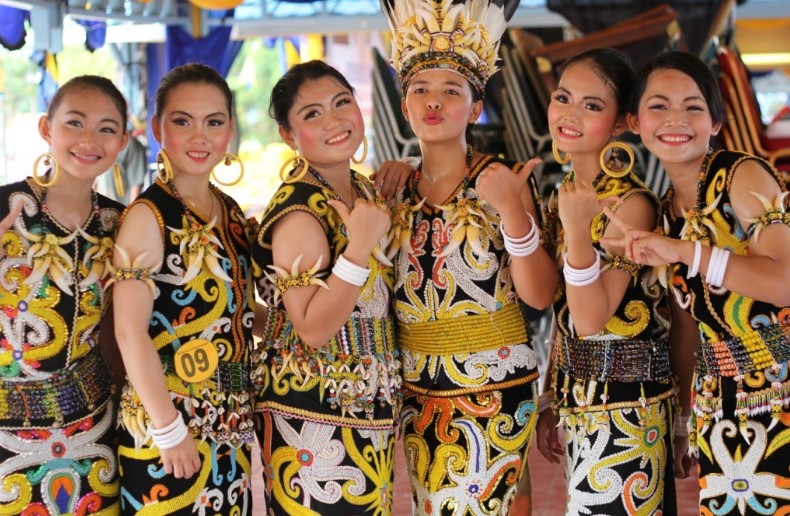 Pakaian Adat Dayak yang Melegenda Wajib Diketahui