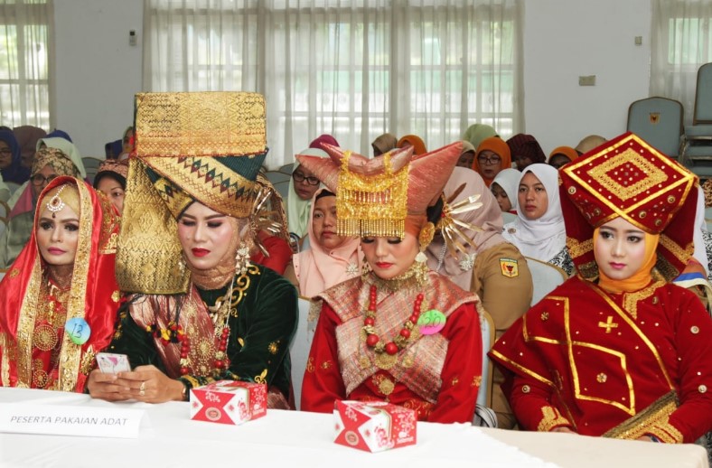 Pakaian Adat Minangkabu Tradisional Modern dan Jenisnya