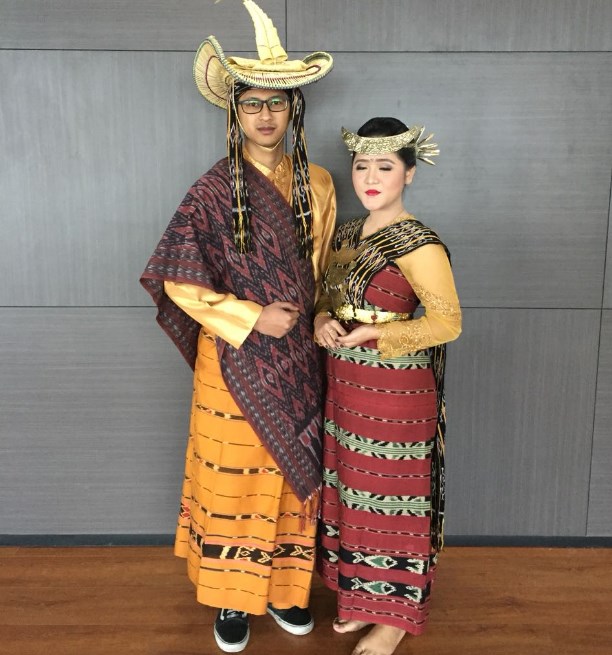 Pakaian Adat NTT Tradisional