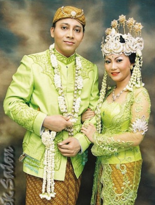 Pakaian Adat Pengantin Banten Sunda