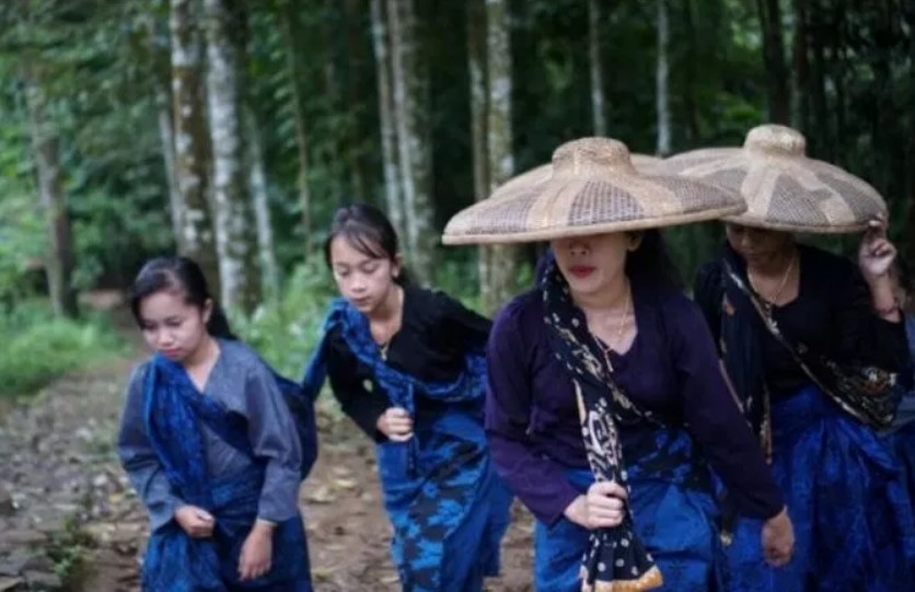 Pakaian Adat Suku Baduy Luar Wanita
