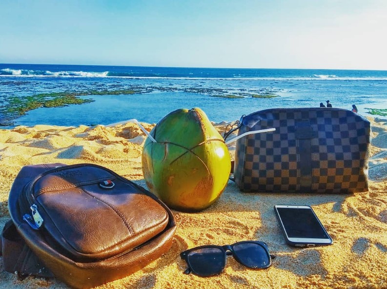 Bersantai di Pantai Pantai Pok Tunggal