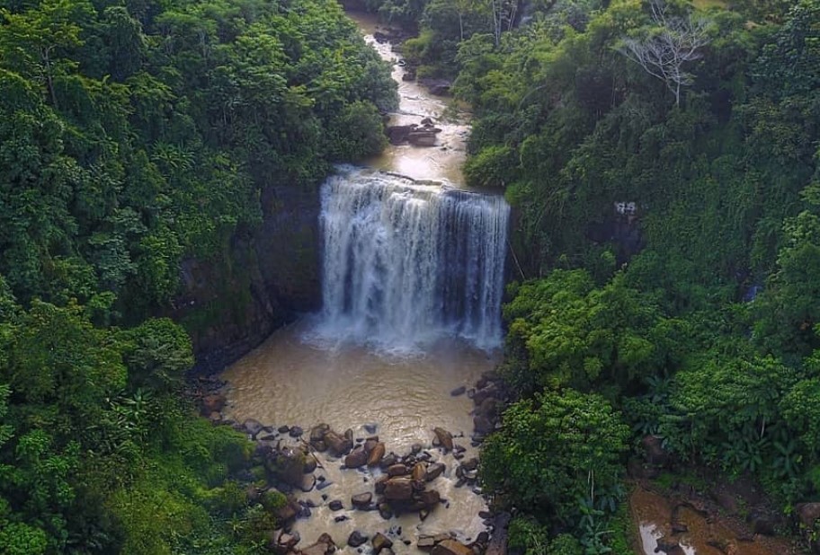Bukti Keeksotisan Curug Luhur di Bawah Kaki Gunung Salak