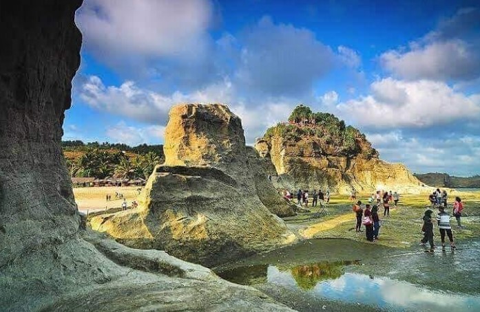 Harga Tiket Pantai Klayar