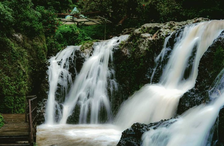 Keindahan Air Terjun Curug Maribaya