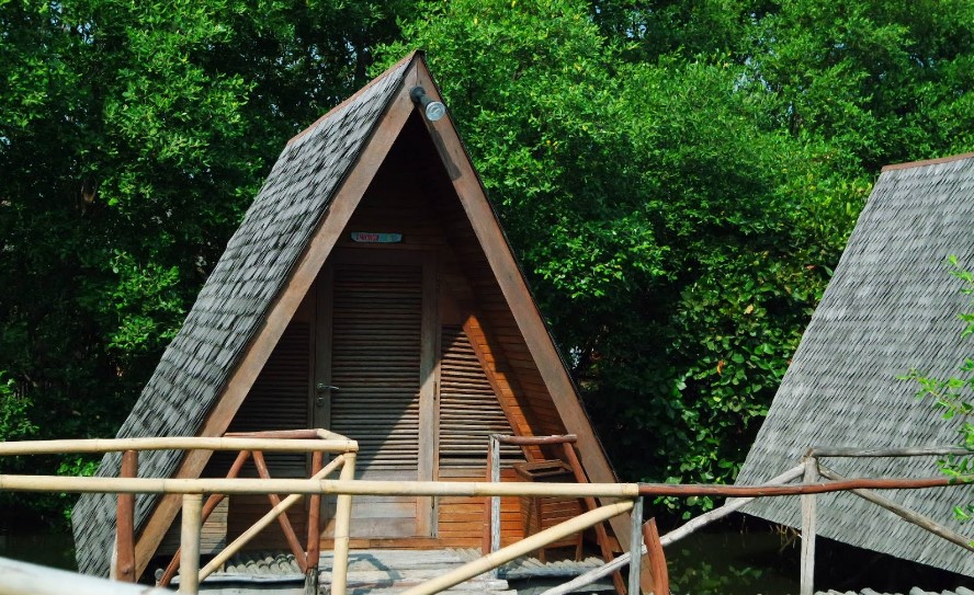 Menginap di Hutan Mangrove Jakarta