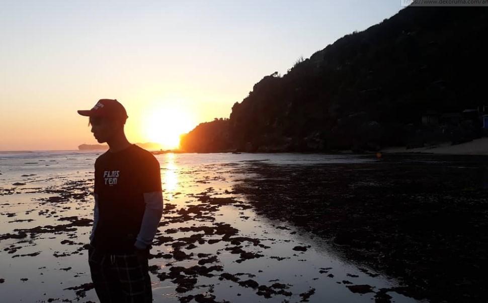 Menikmati Sunset Pantai Pok Tunggal