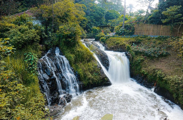 Pesona Curug Maribaya yang Segar dan Sejuk