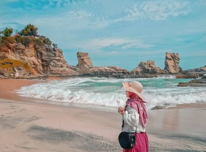 Pesona Pantai Klayar Jawa Timur