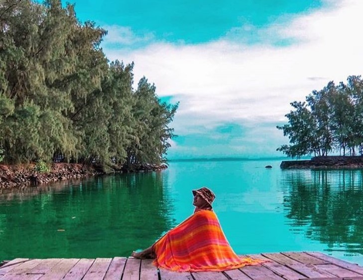 Pulau Semak Daun