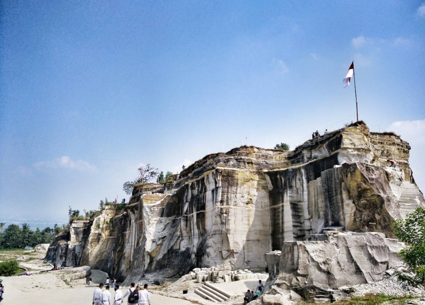 Sepeda Gunung Menaiki Tebing