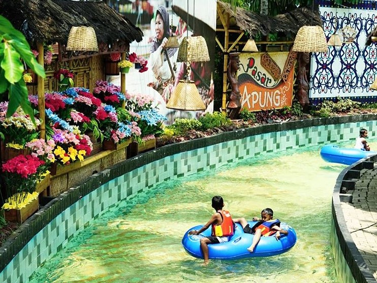 Wakiki Beach, Pas untuk Bersantai Bak di Pantai