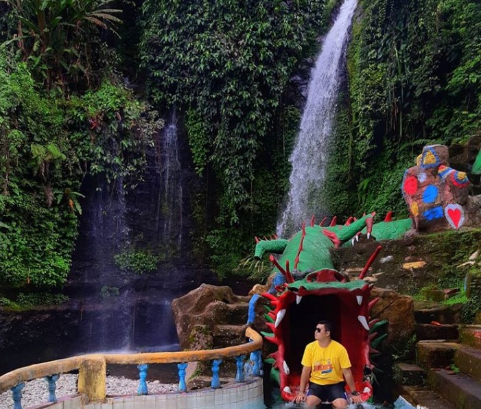Tempat Ibadah dan Warung Makan