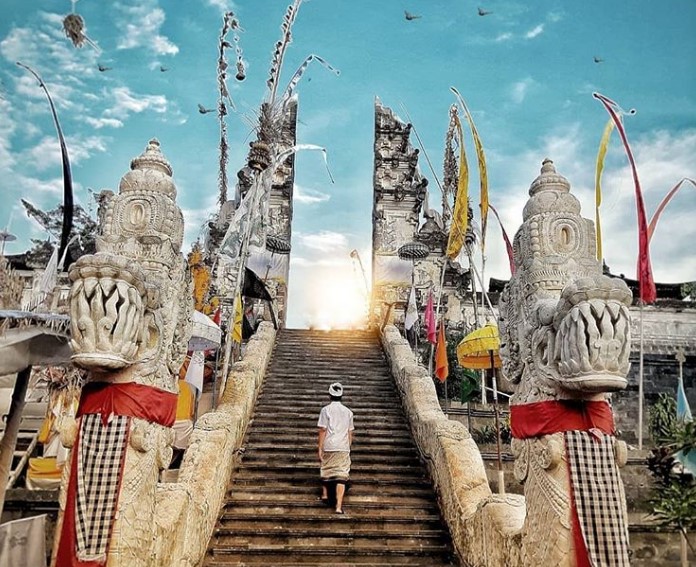 Wisata Pura Lempuyang Bali yang Eksotis dan Keramat