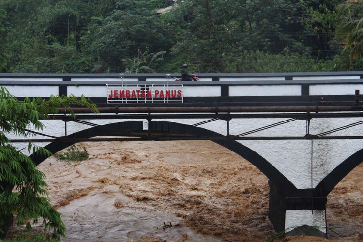 Jembatan Panus