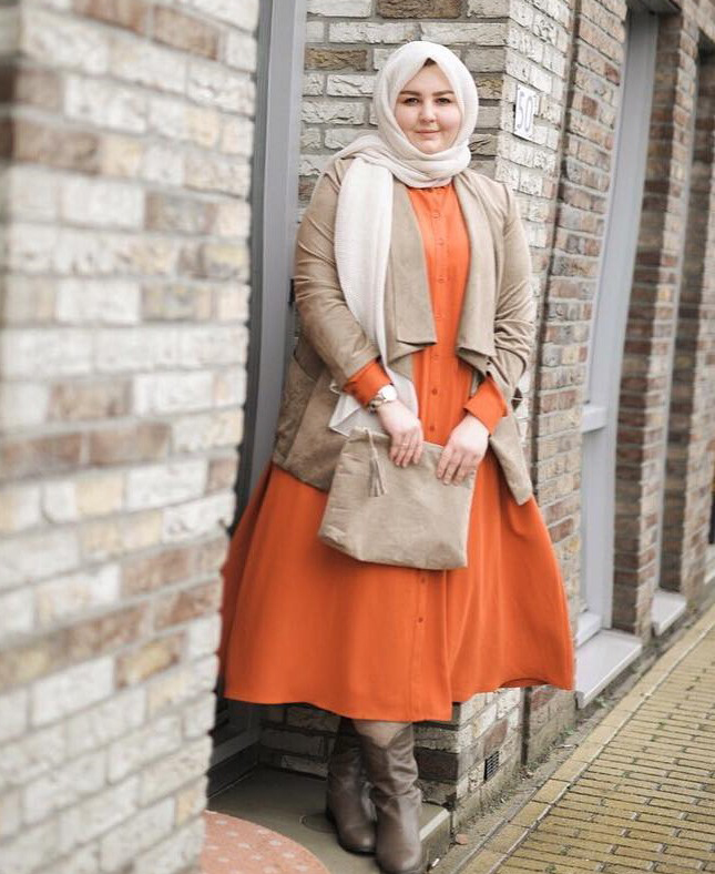 Model baju kerja wanita gemuk berjilbab