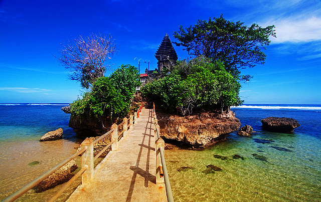 Pantai Balekambang