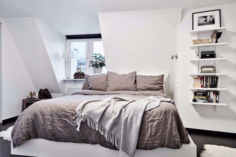 Ranjang minimalis full white