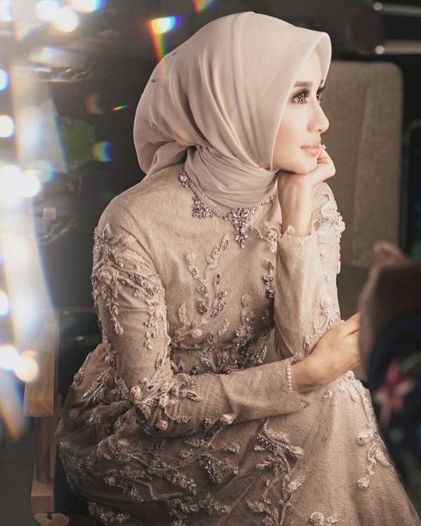 Kebaya Lamaran Ala Laudya Chintya Bella