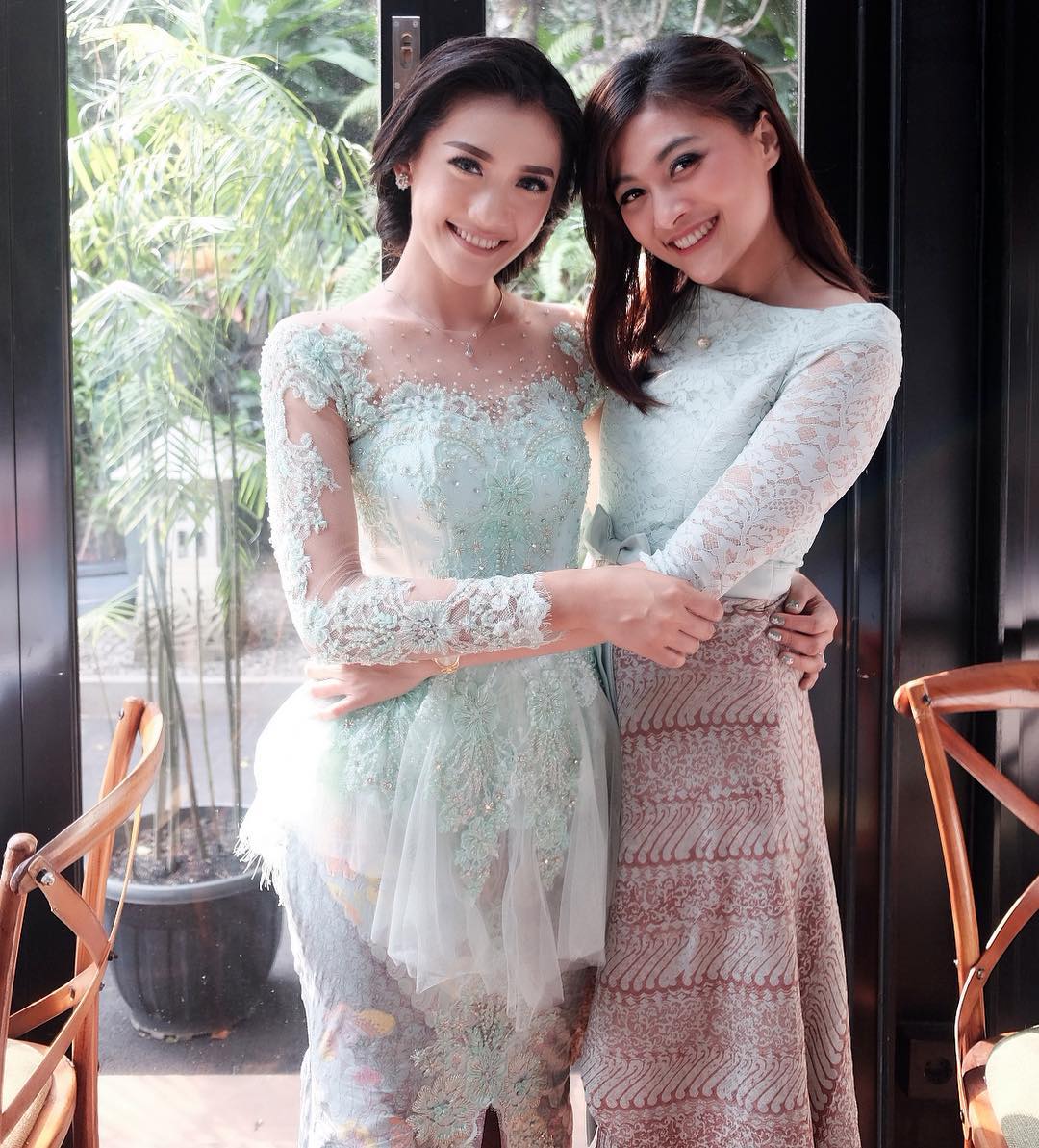 Kebaya Lamaran Ala Anissa Aziza