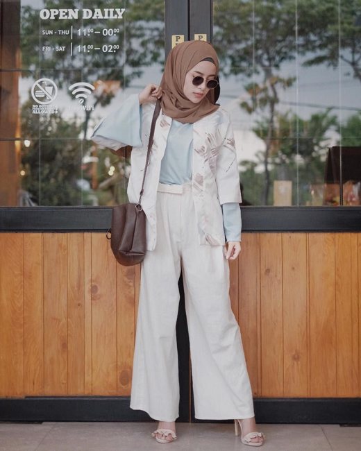 Outfit Ngantor Ala Dwi Handayani