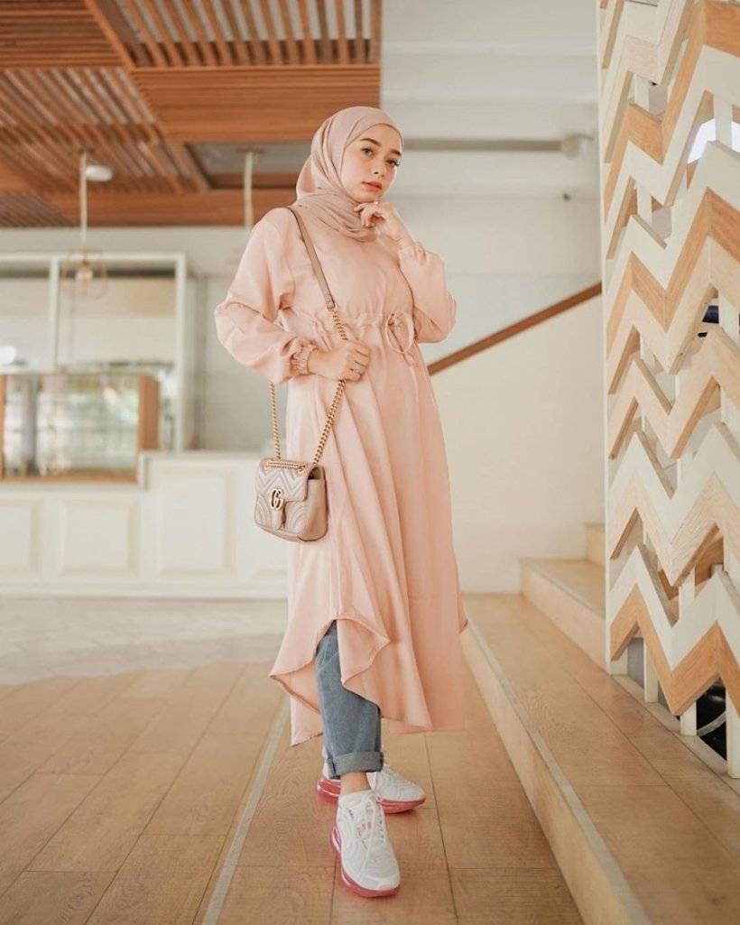 Tunik dan Celana Pensil