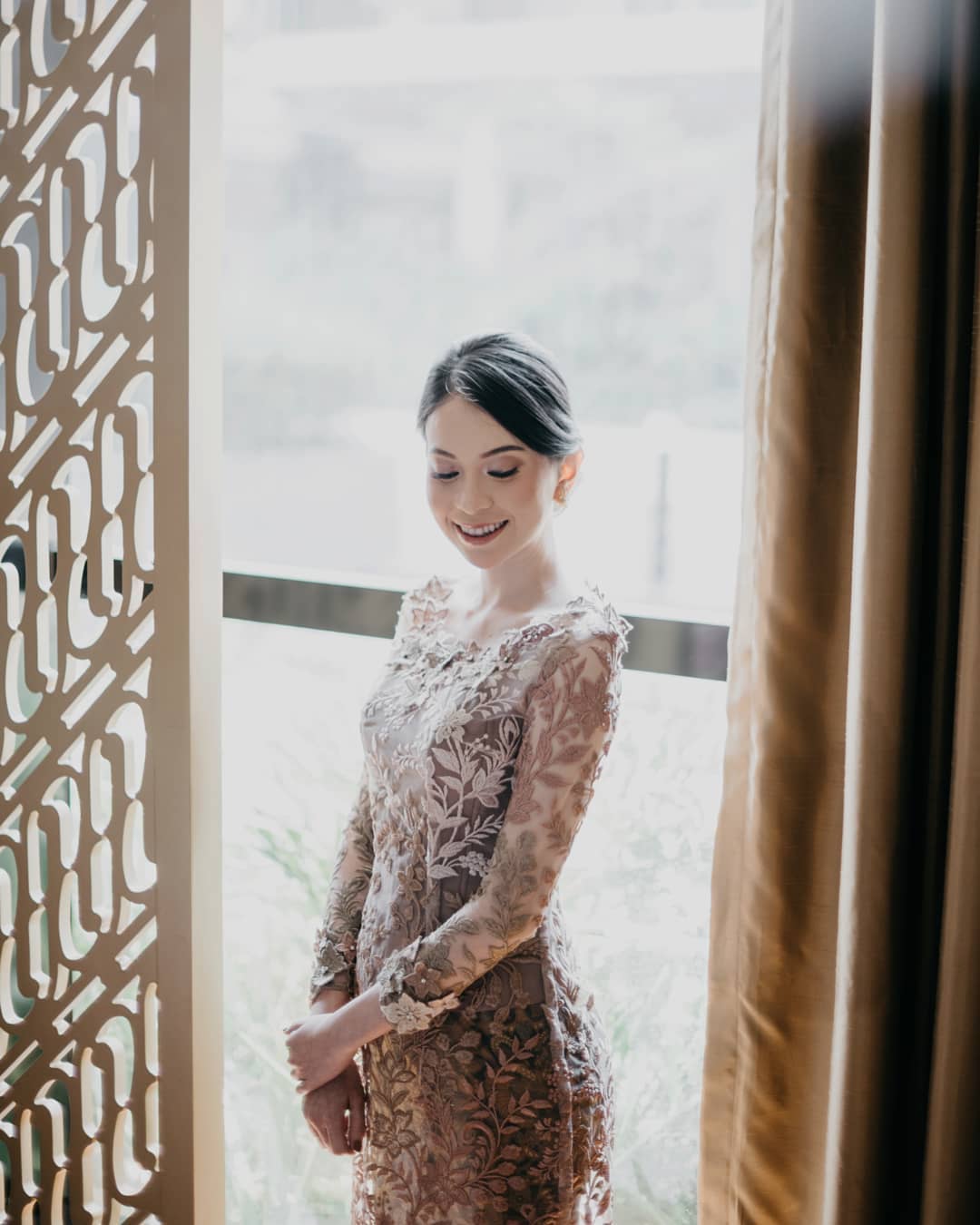 Kebaya Lamaran Minimalis Ala Arizya Diandra